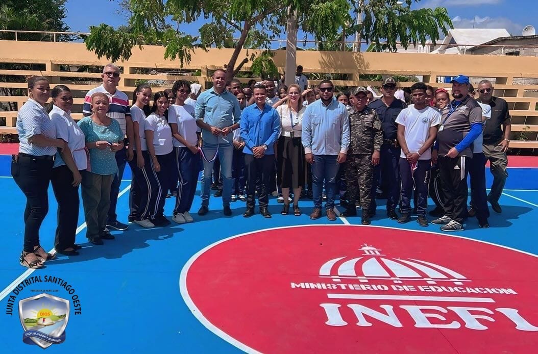 Alcaldía de Santiago Oeste, INEFI y el Ministerio de Interior y Policía entregan cancha deportiva en el Politécnico Simón Antonio