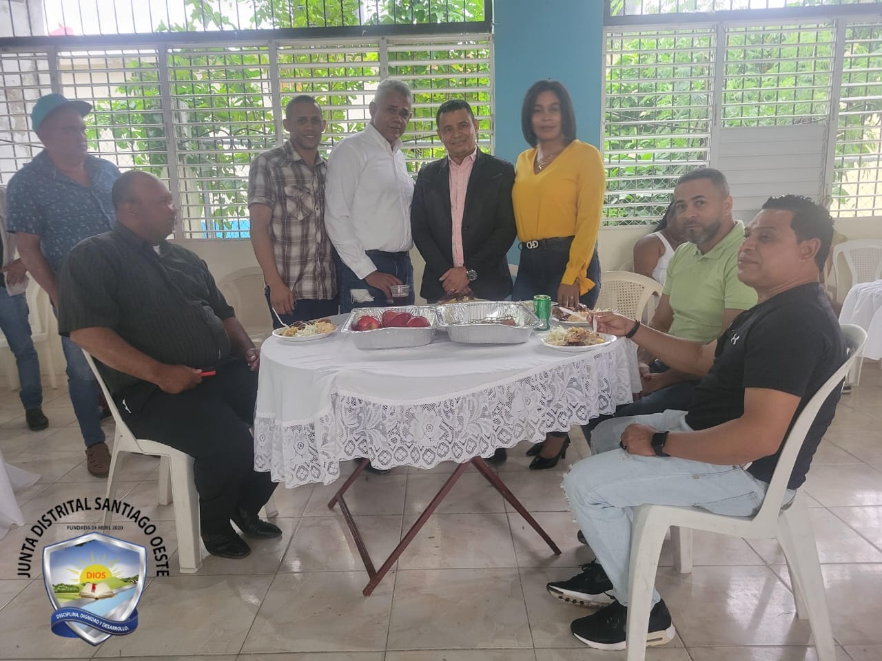 Alcalde Eddy Báez participa en la Cena Navideña del Comedor Económico de Santiago Oeste