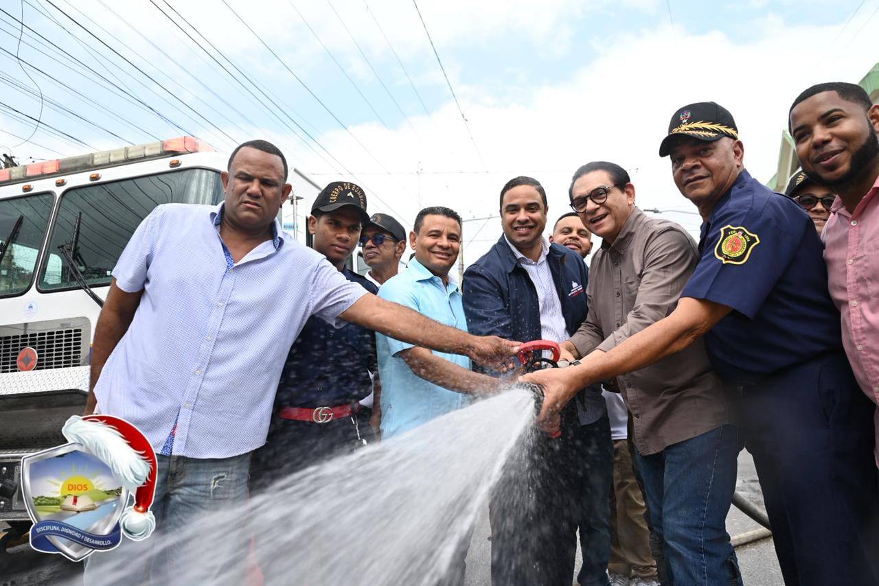 Santiago Oeste Fortalece su Seguridad Ciudadana con la Entrega de un Moderno Camión de Bomberos