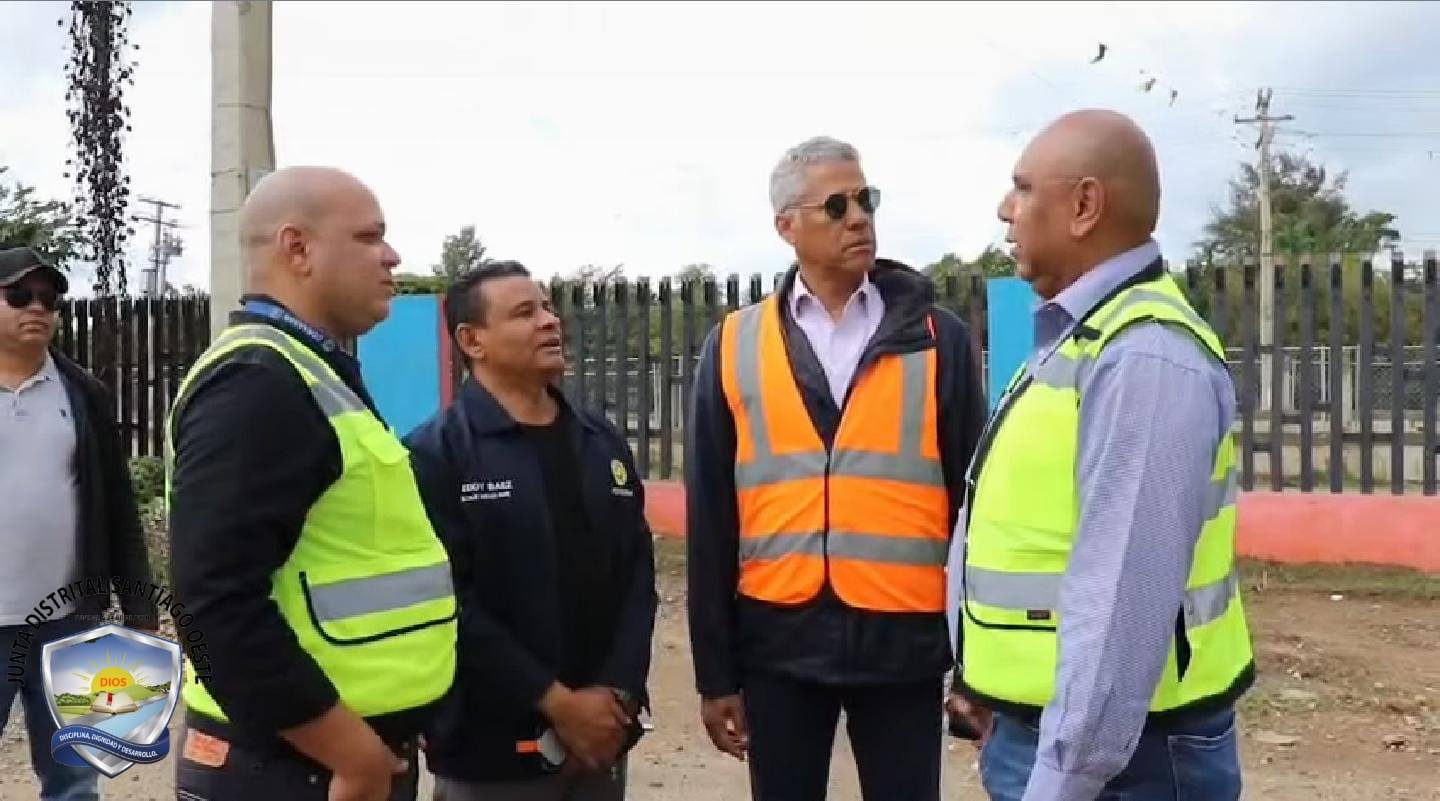 Santiago Oeste refuerza mantenimiento del alcantarillado